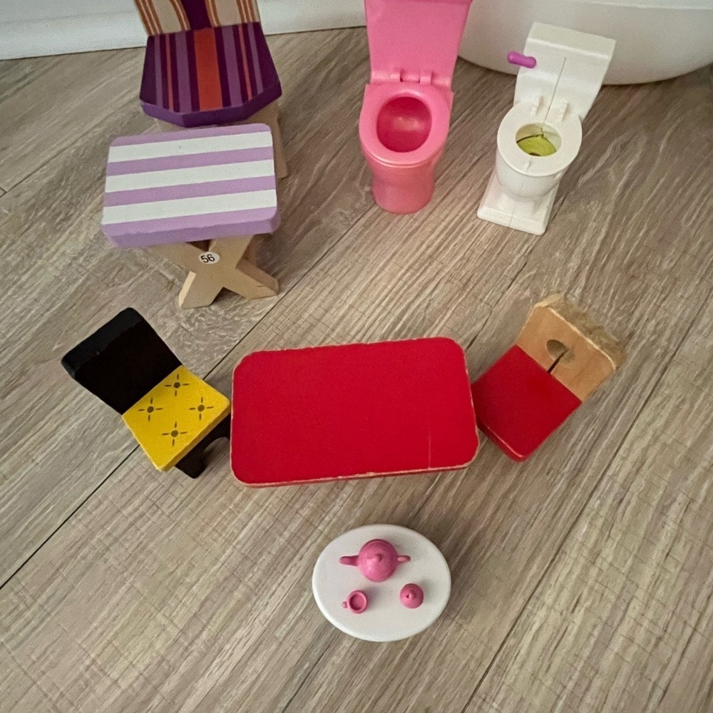 Dollhouse Furniture bundle - Picture 4 of 5